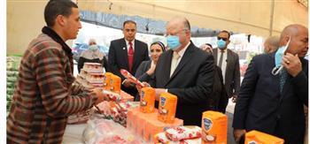   محافظ القاهرة يتفقد منافذ السلع الغذائية للتأكد من تخفيضات الأسعار