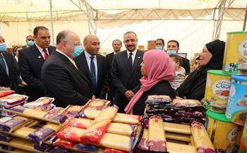 محافظ القاهرة يتفقد عددًا من المنافذ والمعارض للتأكد من وصول الدعم لمستحقيه