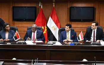 وزير الشباب والرياضة يوقع بروتوكول تعاون مع نظيره الأنجولي