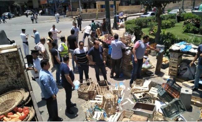 حملات مكبرة لإزالة الاشغالات والإعلانات المخالفة بأحياء الإسكندرية.. والتحفظ على 490 إشغال متنوع 