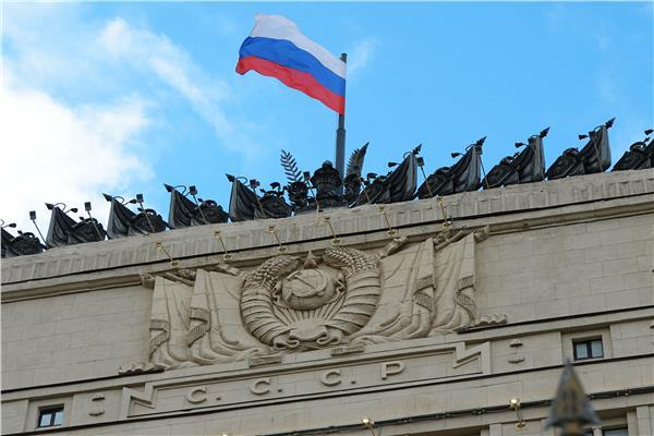 الدفاع الروسية تعلن وقف إطلاق النار وفتح الممرات الإنسانية