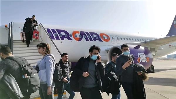 وصول 177 مصريا إلى مطار القاهرة عائدين من أوكرانيا عبر بولندا