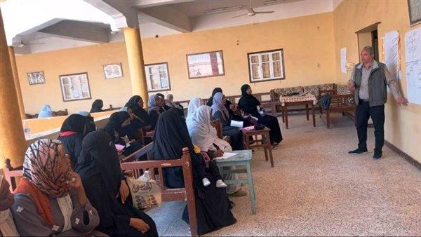محافظ أسوان: جهود متواصلة لتحويل توصيات المشروع القومي لتنمية الأسرة لواقع ملموس
