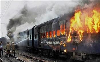   شاهد لحظة اشتعال النيران في قطار بالهند