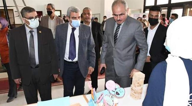 عرض 37 مشروعًا بحثيًا بهندسة قناة السويس