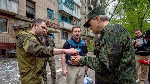 دونيتسك.. استسلام 104 عسكريين أوكرانيين