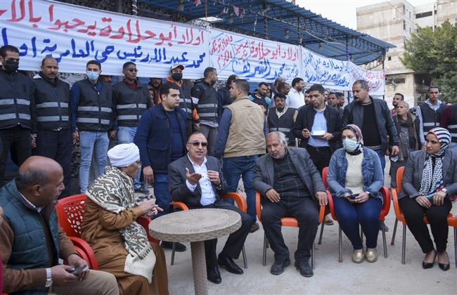 محافظ الإسكندرية يتواجد وسط أهالي مساكن توشكى بالعامرية أول