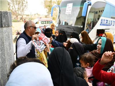 جامعة المنصورة: الكشف الطبي على 2728 حالة في قافلة طبية بالوادي الجديد