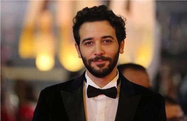 كريم قاسم يروج لمسلسله الجديد  «يوتيرن»: استنوني في شهر رمضان 