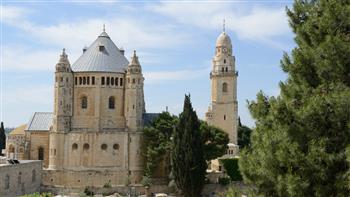   مستوطنان إسرائيليان يسرقان ويخربان في كنيسة "رقاد السيدة العذراء" في القدس