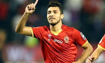 محمد شريف يقود هجوم الأهلى أمام بيراميدز الليلة