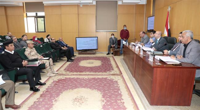 «غنيم» يناقش مستجدات موقف مشروعات الخطة الاستثمارية للعام 2021/2022