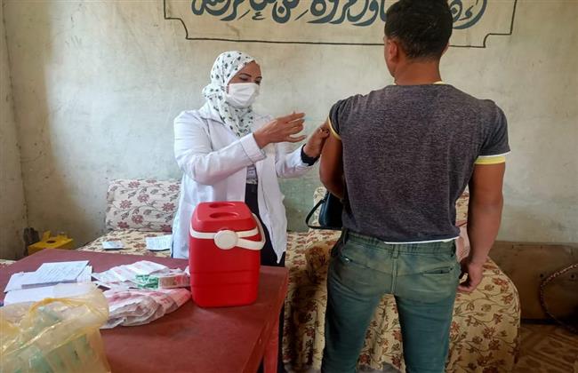 جهود الفريق الطبي بقنا في حملة «طرق الأبواب» للتطعيم ضد كورونا