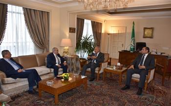 الأمين العام يبحث الأوضاع العربية مع وزير خارجية الجزائر