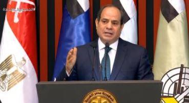 الرئيس السيسي: «هنشتغل واحنا بنقاتل ودا فضل ربنا علينا».. فيديو