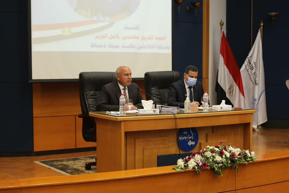 وزير النقل يتفقد المشروعات الجاري تنفيذها بميناء دمياط