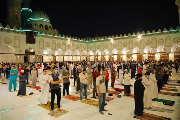 بث مباشر.. أول صلاة تراويح من الجامع الأزهر