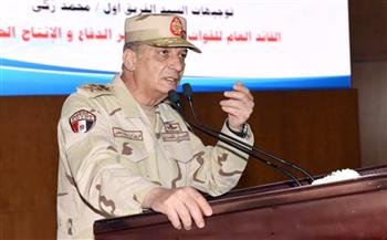   وزير الدفاع يلتقى مقاتلى الجيش الثانى الميداني والمنطقة الغربية العسكرية 