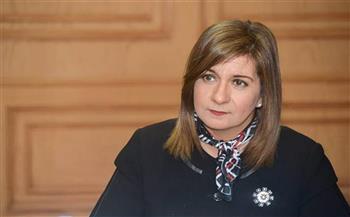 وزيرة الهجرة تشارك في حفل تتويج فنانة الأوبرا فرح الديباني بوسام فارس