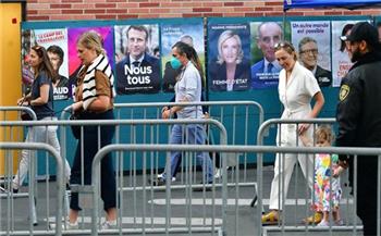   الناخبون في فرنسا يدلون بأصواتهم في الانتخابات الرئاسية .. بالفيديو