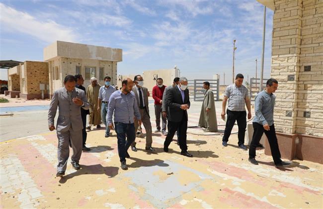محافظ المنيا يتفقد أعمال تطوير مصنع تدوير ومعالجة المخلفات الصلبة بمركز ملوى