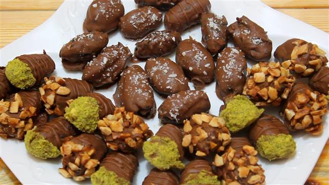 طريقة عمل التمر بالشوكولا