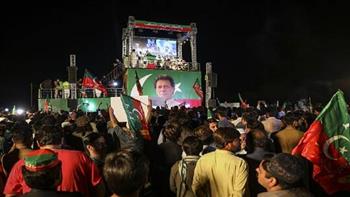   باكستان.. أنصار عمران خان ينزلون إلى الشوارع بعد إطاحة البرلمان بحكومته