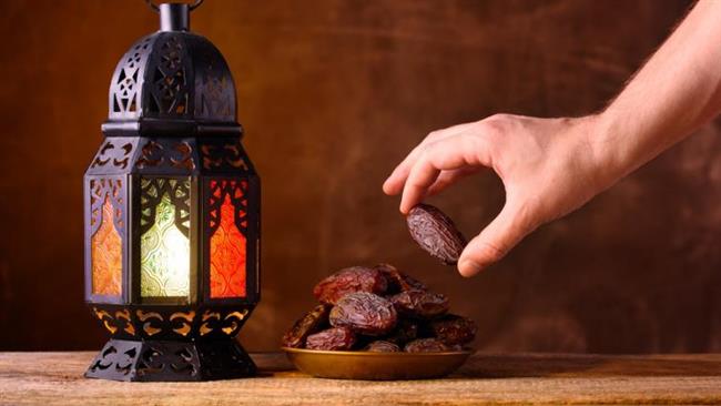حكم إفطار المرأة التي ترضع في رمضان