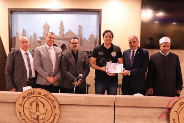 رئيس جامعة الأزهر يكرم علماء المستقبل طلاب كلية الهندسة