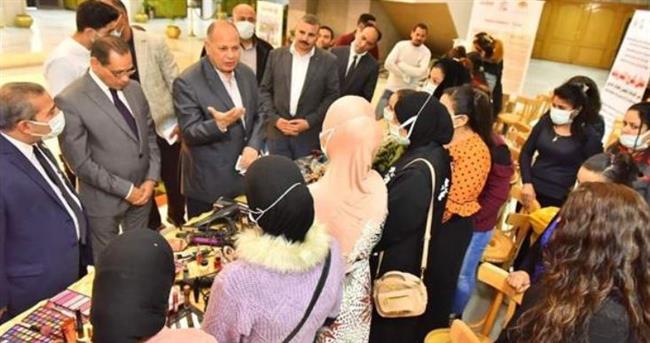 «تنمية المشروعات»: تدريب 450 سيدة على الحرف اليدوية في أسيوط