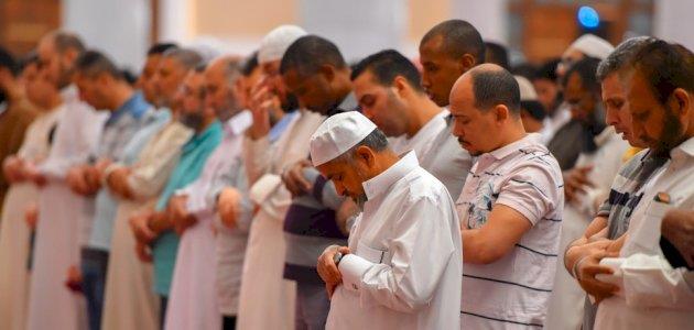 ما حكم صلاة التراويح مع الأهل في المنزل؟.. الإفتاء توضح