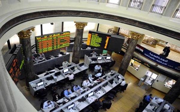 تباين مؤشرات البورصة المصرية بختام تعاملات اليوم