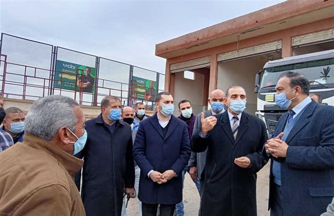 محافظ كفر الشيخ يتفقد جهاز النظافة والتجميل.. ويهنيء العاملين بشهر رمضان