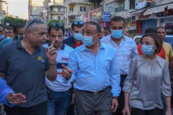 محافظ الإسكندرية يقود حملة لمتابعة الأسواق بحي وسط المدينة
