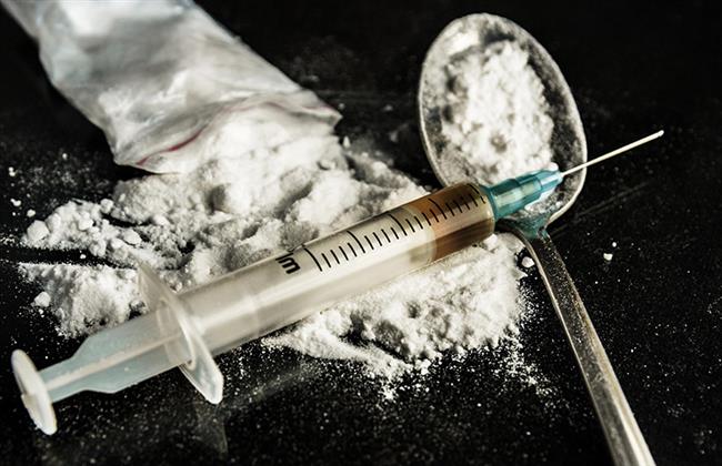 ضبط مسجل بحوزته 12 طربة حشيش و170 جراما من الهيروين والشابو فى الغردقة 