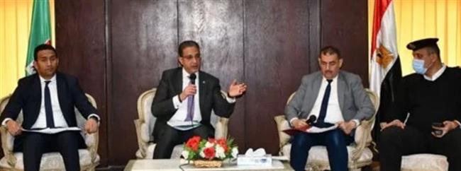محافظ الفيوم يحظر خروج الأقماح إلا بتصريح كتابي من «التموين»