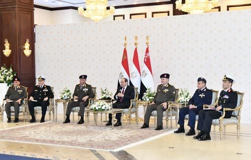 الرئيس السيسى يلتقى بقادة القوات المسلحة (صور)