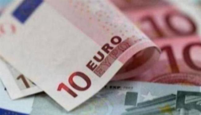 اليورو ينهار أمام الدولار بسبب تثبيت أسعار الفائدة