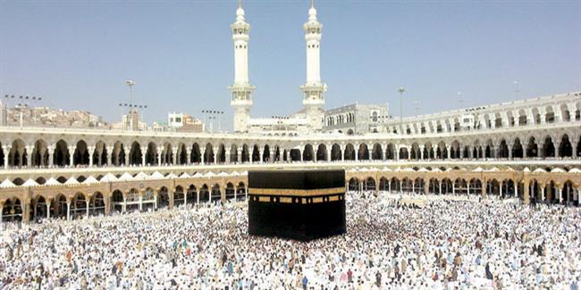 الحرم المكي يتزين بمليوني معتمر في الجمعة الثانية من رمضان