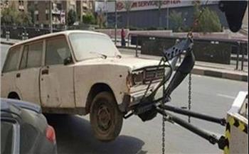 خلال 24 ساعة.. رفع 71 سيارة ودراجة نارية متهالكة