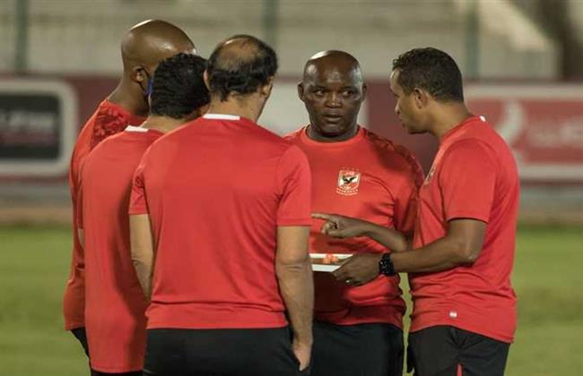 الحيرة تسيطر على موسيماني قبل مباراة الأهلي والرجاء