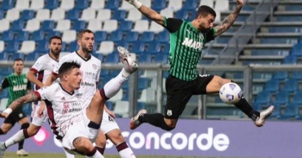 كالياري يفوز على ساسولو بهدف نظيف بالدوري الإيطالي لكرة القدم