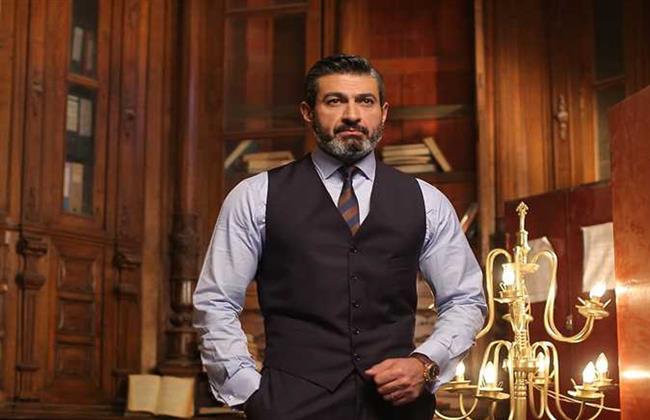 فنان من صغره..ياسر جلال يحتفل بعيد ميلاده الـ 53