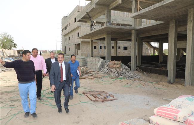 محافظ المنوفية يتفقد عمارات سكن كريم والمركز الصحي بمنيل دويب  