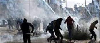   الاحتلال الإسرائيلي يصيب عشرات العمال بالاختناق بفلسطين