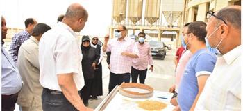محافظ أسيوط يتابع أعمال توريد القمح بصوامع عرب العوامر بمركز أبنوب 