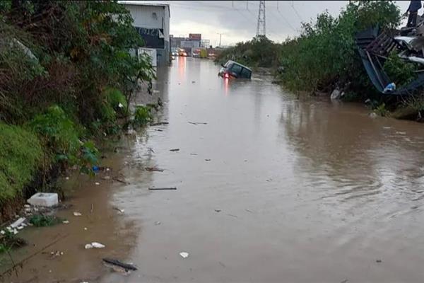 حصيلة ضحايا الفيضانات في جنوب إفريقيا ترتفع إلى 443 قتيلا