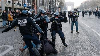   الشرطة الفرنسية تتستخدم العنف لإنهاء احتجاجات ضد ماكرون ولوبان