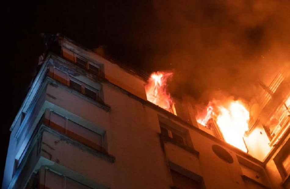 إخماد حريق داخل شقة بفيصل