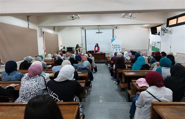 رئيس جامعة سوهاج يطمئن على مصابي حادث انقلاب أتوبيس الطريق الصحراوى الشرقى 